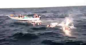 Rescatan a 14 pasajeros de peñero que naufragó entre las islas de Margarita y Cubagua