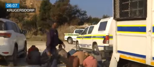 Terror en Sudáfrica: Más de 80 detenidos por violar en grupo a ocho mujeres mientras grababan una video musical