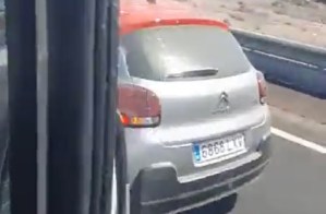Pillan a un conductor circulando por una autopista con un niño metido en la maleta (VIDEO)