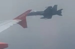 Vuelo con ruta Inglaterra-España interceptado por un avión de combate después que un pasajero lanzó “una amenaza de bomba” (VIDEO)