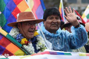 Bolivia corre el riesgo de convertirse en un narcoestado al querer vivir de la coca