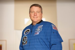 Astronauta de la Nasa: Hay que conservar la Tierra, no podremos vivir en Marte