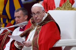 El papa Francisco pide ayudar a los jóvenes a desarrollar “sentido crítico” ante desinformación