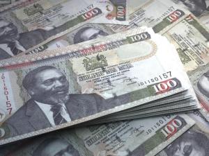 Excesos de sobornos en campaña electoral deja a los bancos de Kenia sin billetes