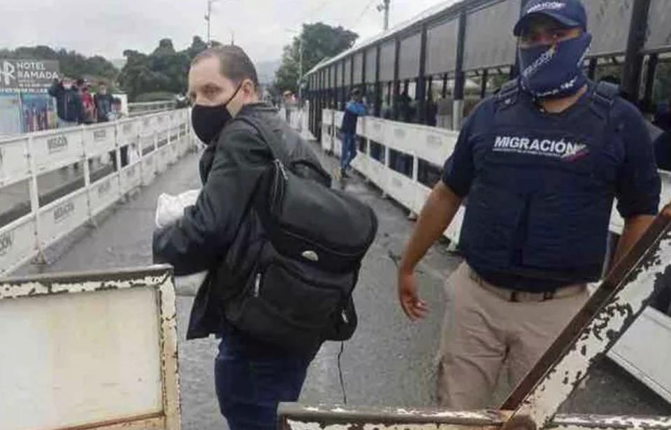 AP: Tres estadounidenses fueron detenidos intentando ingresar a Venezuela