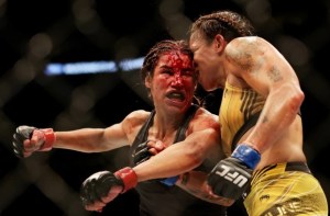La venezolana Julianna Peña perdió una “gran parte” de su frente en combate de la UFC con Amanda Nunes