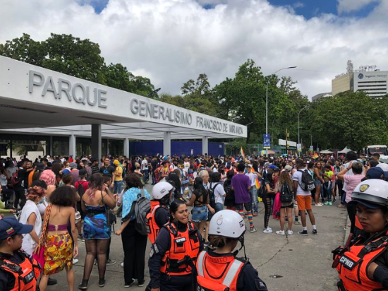 Comunidad Lgbti abarrotó las calles de Caracas en una colorida marcha que fue apoyada por la sociedad civil (VIDEOS)
