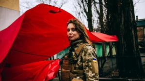 Heroínas nacionales y estrellas en las redes: así son las militares ucranianas que pelean en la línea de fuego