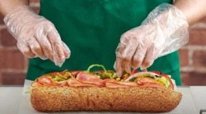 Se llevó una escalofriante sorpresa al abrir su sandwich de Subway