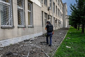 Al menos tres muertos tras nuevo bombardeo ruso en Járkov
