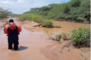 Al menos 200 familias afectadas en la Guajira por ruptura de diques tras fuertes lluvias en Colombia