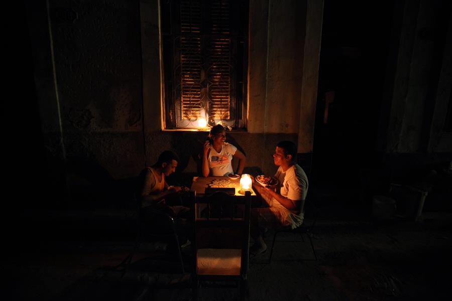 El déficit en la generación eléctrica da paso a nuevos apagones en Cuba