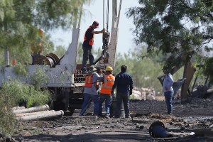 Mineros mexicanos siguen atrapados luego de derrumbe hace dos semanas