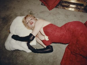 ¿Suicidio, sobredosis o asesinato?: las teorías sobre la muerte de Marilyn, desde los Kennedy hasta los Ovnis