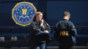 Hombre que fue abatido en Ohio llamó “a las armas” luego que el FBI allanara la casa de Trump