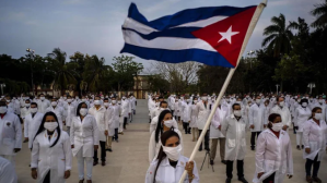 Gobierno mexicano paga más de un millón de euros mensuales a la dictadura de Díaz-Canel por médicos cubanos