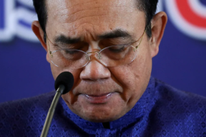 El Tribunal Constitucional de Tailandia suspendió de su cargo al primer ministro Prayuth Chan-ocha