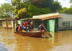 Con el agua hasta las rodillas y sin recursos en la alcaldía: Emergencia en El Callao por crecida del Yuruari