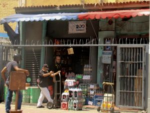 "Dólar Parque Central" va ganando terreno en los comercios del centro de Caracas