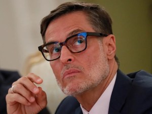 Félix Plasencia arriba a Colombia para recibir credenciales como embajador de Maduro