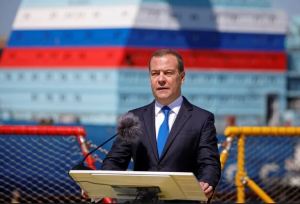 Expresidente ruso Medvedev llama a “eliminar a Zelenski”