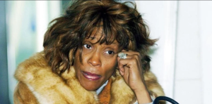 La dolorosa autopsia de Whitney Houston: falta de dientes, senos falsos y nariz podrida