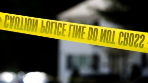 Cruel homicidio en EEUU: Le dijo a sus cinco hijos que jugaran en el sótano antes de dispararle a la mamá