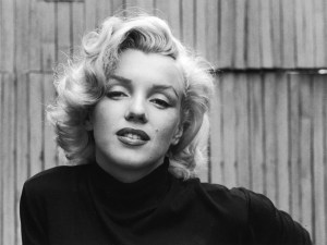 Los tres maridos y mil amantes de la mujer más sola del mundo: los tormentosos amores de Marilyn Monroe