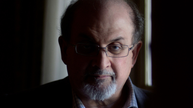 La maldición cumplida de “Los versos satánicos”: la obra que condenó a muerte a Salman Rushdie