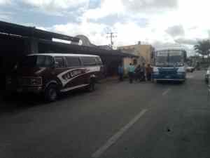 ¡Un calvario! Usuarios se arman de paciencia para trasladarse de Carabobo a Nirgua tras la falta de transporte