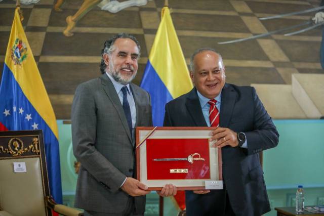 Diosdado junto al embajador Benedetti / Foto: Cortesía