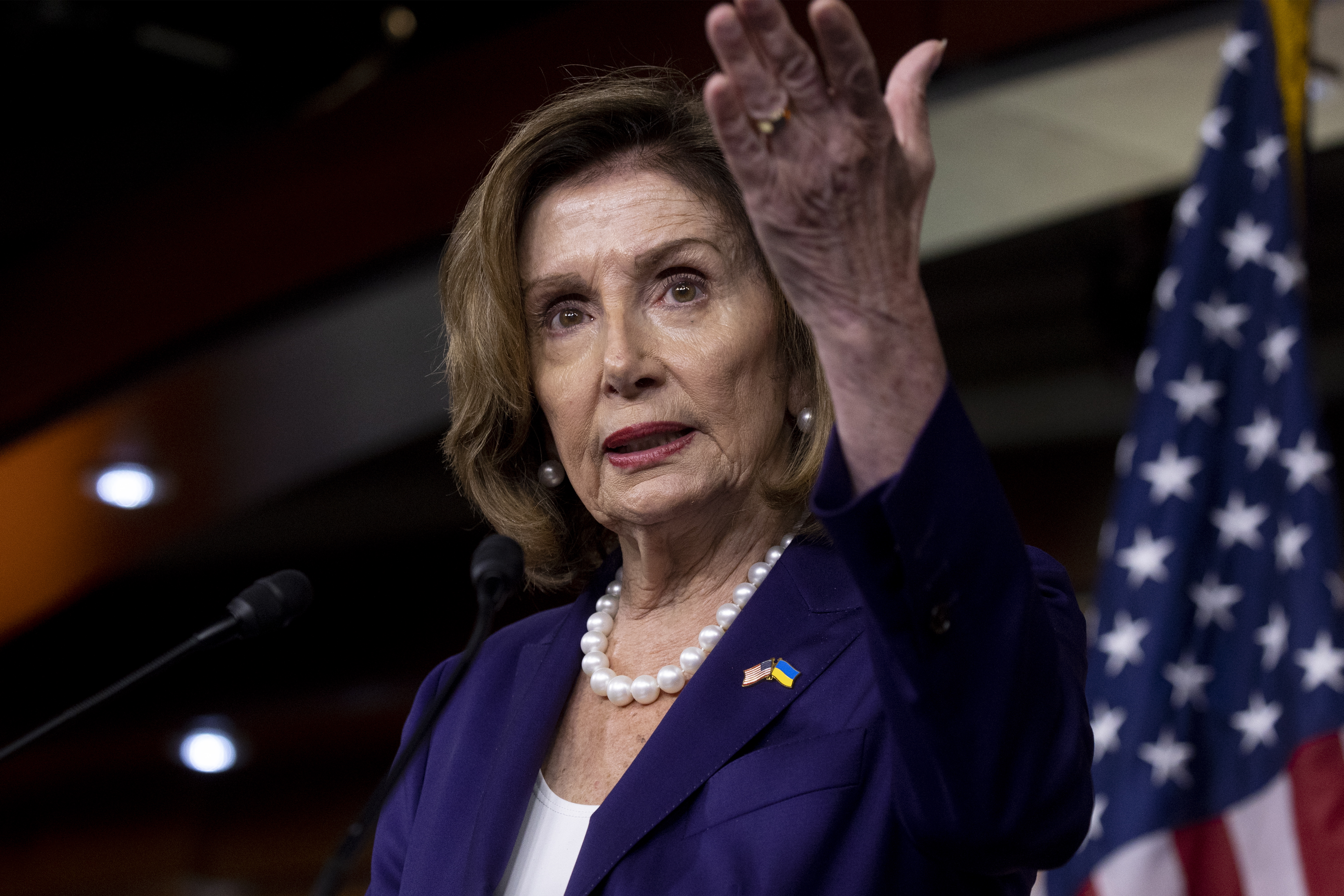Nancy Pelosi se mostró “desconsolada y traumatizada” por el ataque contra su esposo