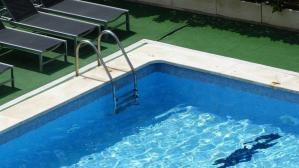 Tragedia en Francia: hallaron los cuerpos de una pareja de ancianos millonarios dentro de su piscina