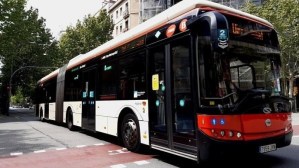 Pervertido se masturbó ante cinco mujeres turistas en un autobús y lo documentaron en video