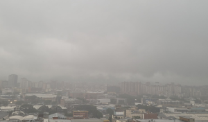 Tarde de caos en Caracas: lluvias provocan anegaciones y cortes del servicio eléctrico (Imágenes)
