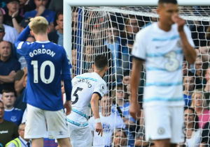 Un penalti desatascó al Chelsea, enredado ante Everton