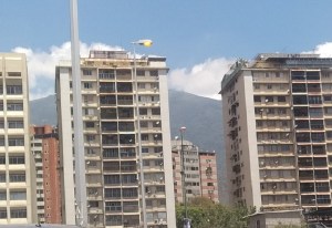 Denuncian dos invasiones en edificio de Plaza Venezuela