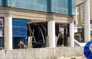 Imágenes: Fuerte explosión dejó grandes pérdidas en local comercial de Guayana