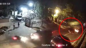 Imágenes sensibles: motociclista es atropellado por rebasar a una camioneta en Guatemala