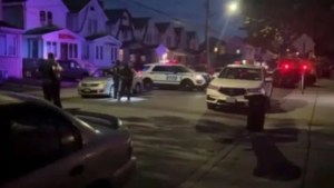 Dolor en El Bronx: Salían del funeral de su hijo mayor, cuando el menor cruzó la calle solo y murió arrollado