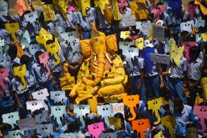 India celebra el festival del dios elefante Ganesh entre tensiones religiosas