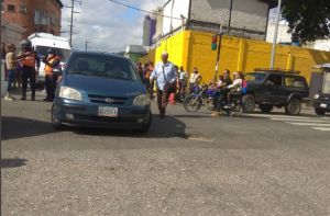 La crisis de la luz sigue alarmando a los caraqueños: vecinos trancan la Avenida Andrés Bello en protesta (Fotos)