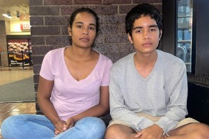 La barrera del idioma deja a madre e hijo venezolanos atrapados en un refugio de Nueva York sin comida