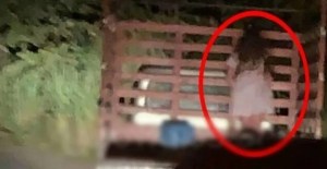 “Iba colgada de un camión”: Captan a una supuesta niña fantasma