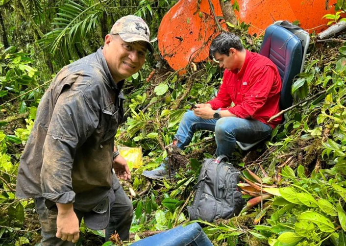 Cayó helicóptero en montaña de Panamá y uno de sus ocupantes avisó por VIDEO