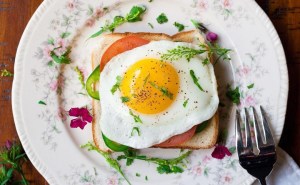 ¿Es bueno o malo? Estudio en EEUU revela lo que pasa si comes huevo todos los días