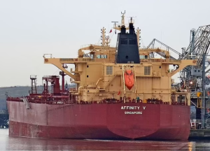 Lograron reflotar un tanquero petrolero se había encallado en el Canal de Suez