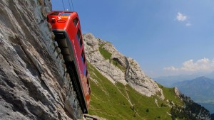 El tren más empinado del mundo: 48% de pendiente en un recorrido que atraviesa la montaña (VIDEO)