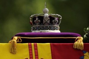 ¿La reina Isabel II no está en su ataúd?, extraña teoría comienza a agarrar fuerza en Internet