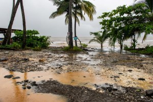 Huracán Fiona derriba puentes y desborda ríos tras tocar tierra en Puerto Rico (video)